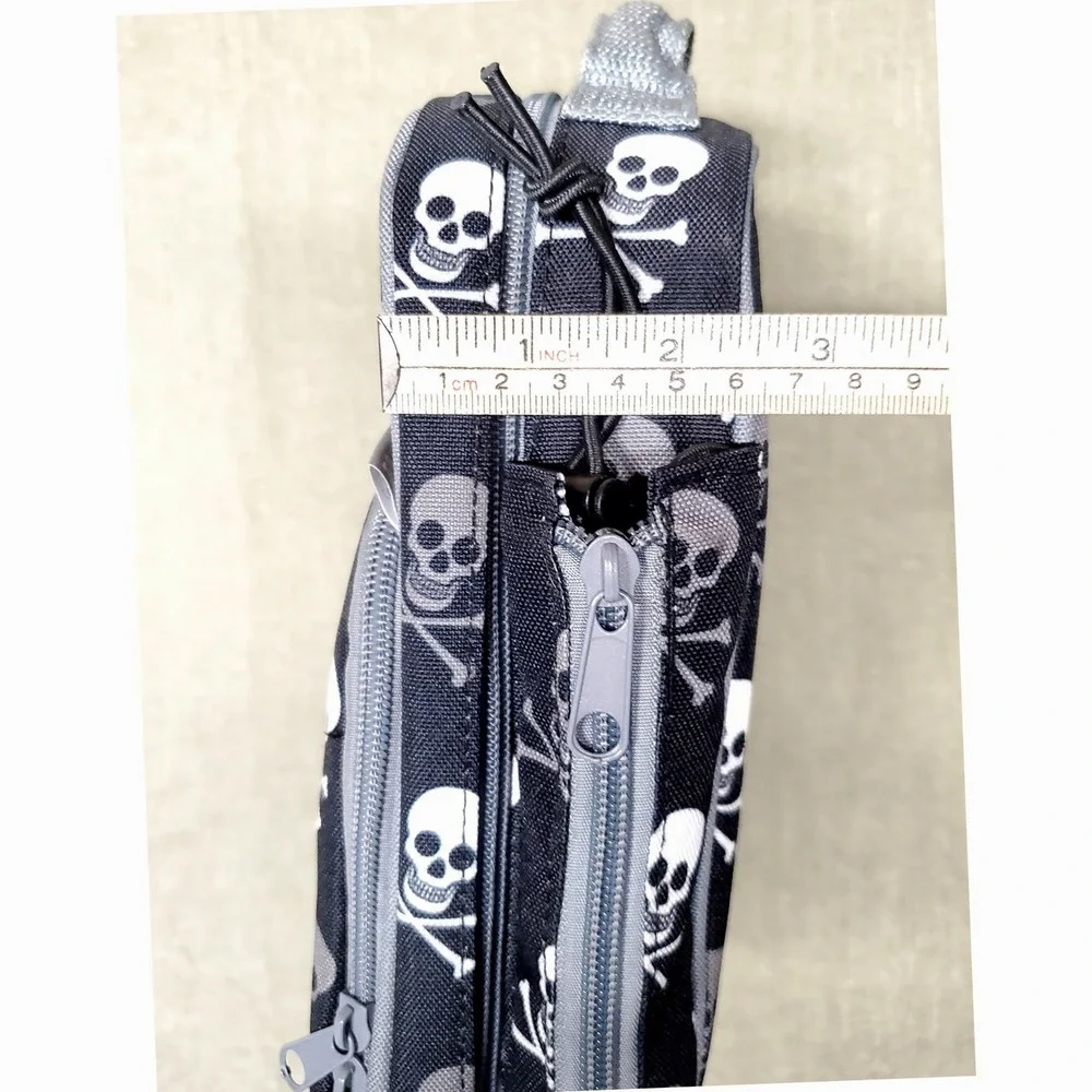 Bentology Insulated Lunch Bag Skulls Crossbones Black Grey White Zippered Pouch
